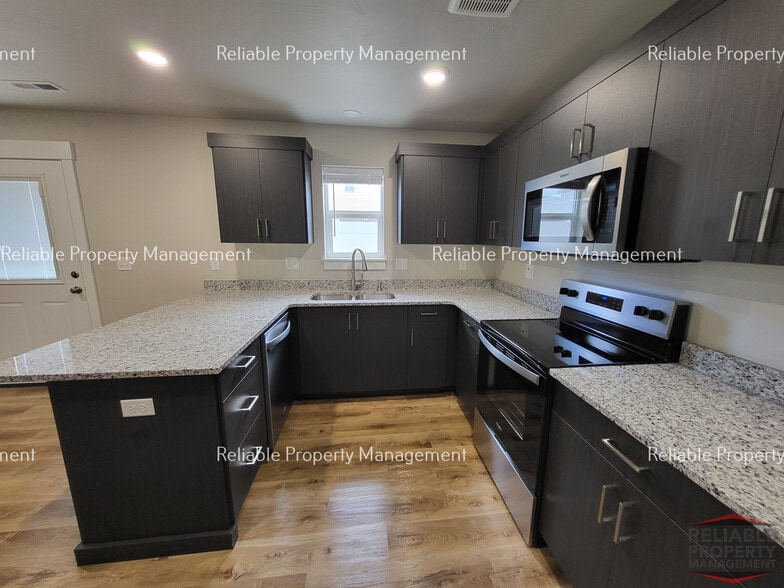 Building Photo - 2015 Lawrence Ln