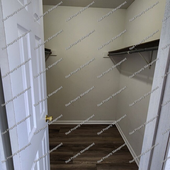 Building Photo - Updated 2 bedroom Condo