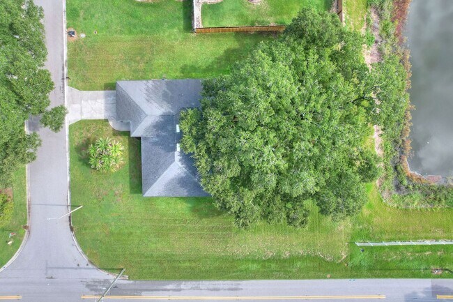 Building Photo - 1201 Burlington Ct