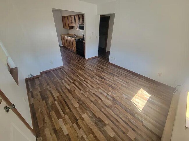 Building Photo - 620 King St