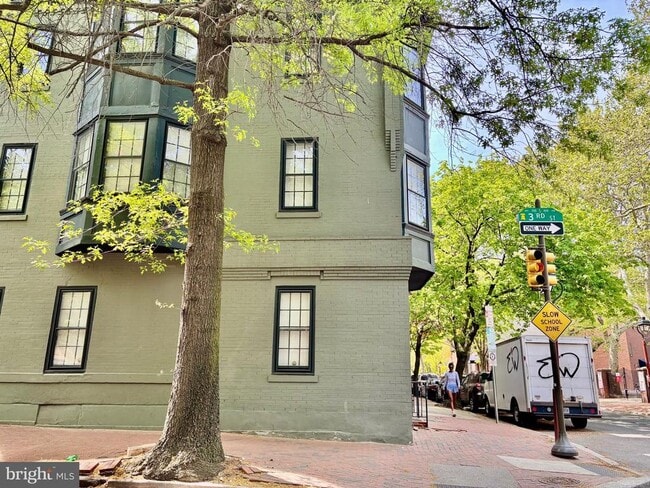 Building Photo - 300 Lombard St