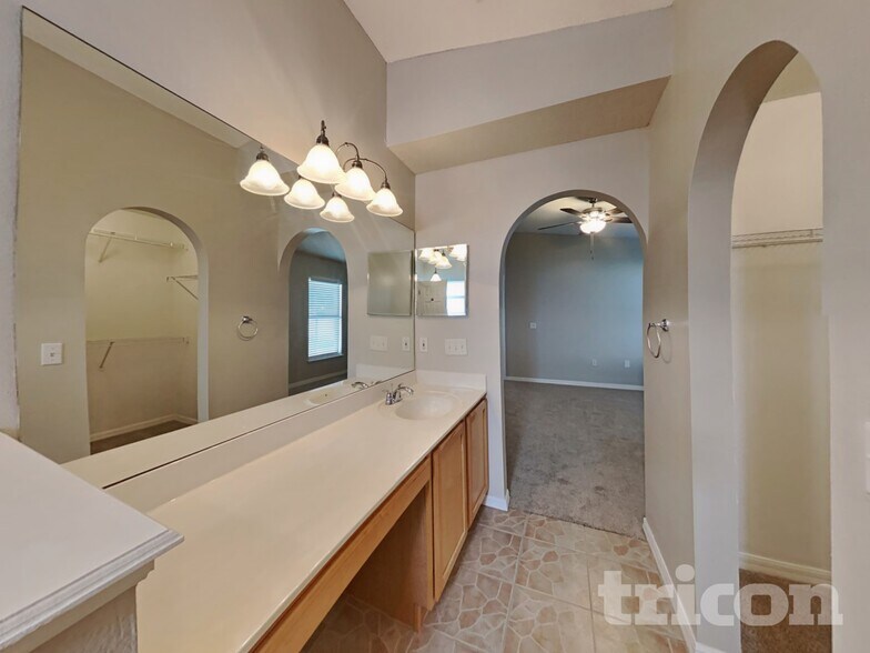 Building Photo - 13049 Waterbourne Dr