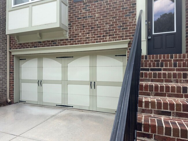 Building Photo - 3 bedroom 3 bath  Townhouse in Cobblestone...