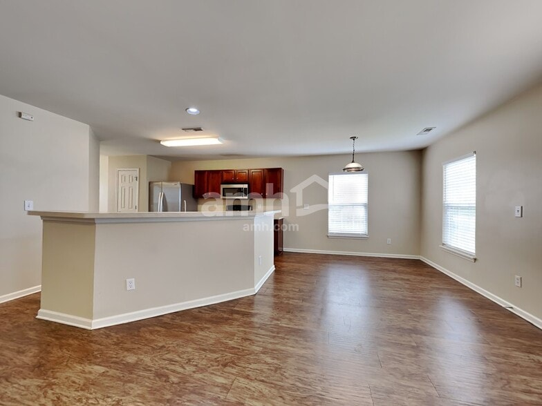 Building Photo - 4999 Ballantine Dr