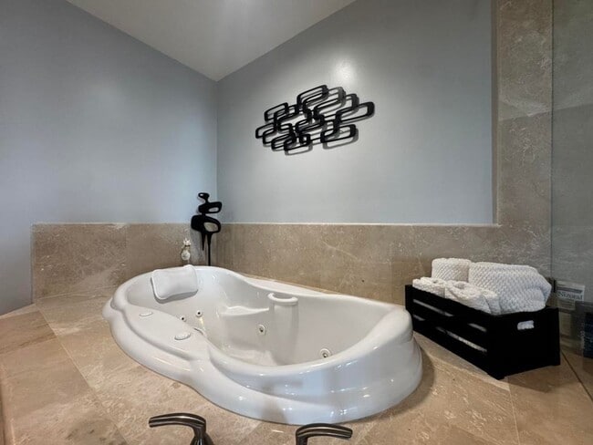 Building Photo - 2/2 in Marina Grande