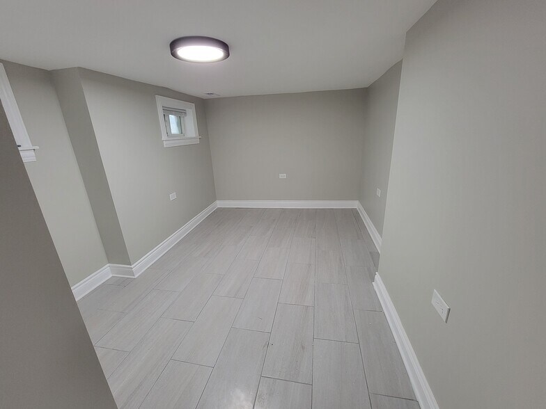 Building Photo - 5521 W 63rd Pl
