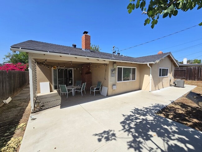 Building Photo - Beautiful 4 Bedroom Home