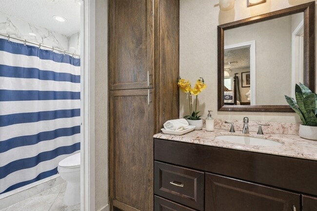 Building Photo - 15815 Crystal Grove Dr