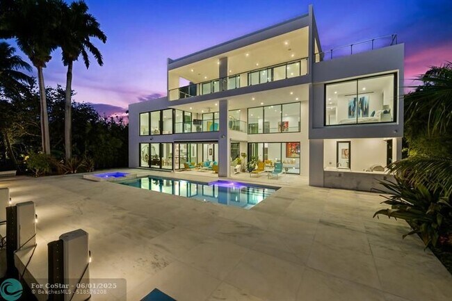 Building Photo - 401 Lido Dr