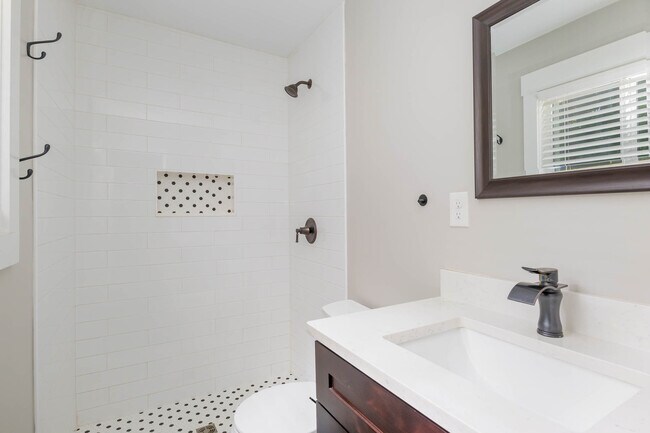 Building Photo - 312 Glenrock Dr