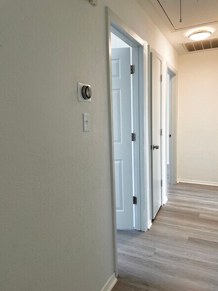 Building Photo - 8337 Clifford St