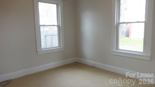 Building Photo - 960 Fairmont Ave