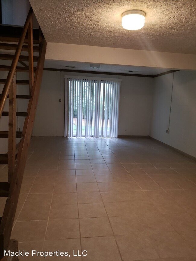 Building Photo - 3 br, 2.5 bath House - 331 East Varsity Lane
