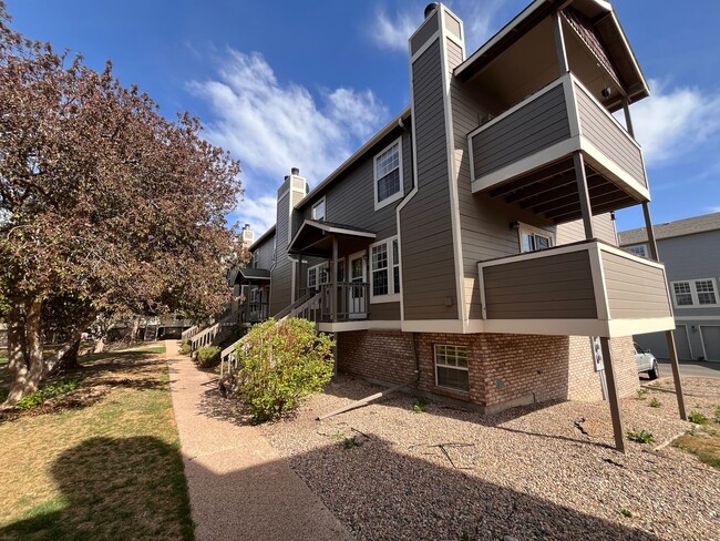 Building Photo - Adorable Condo in West Fort Collins