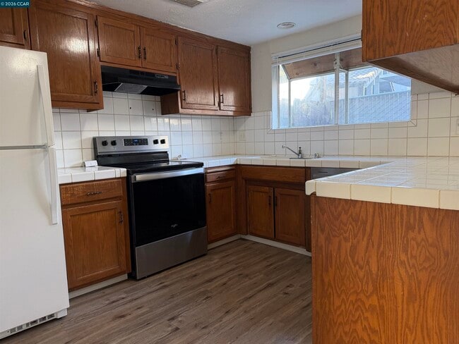 Building Photo - 1648 W N Bear Creek Dr