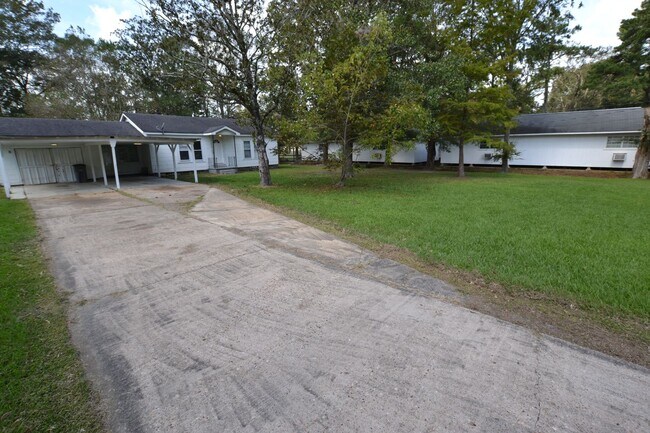 Building Photo - Updated, 3 bedroom, 2 bath home on treed l...