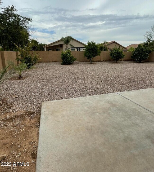 Building Photo - 3077 E Kingbird Pl