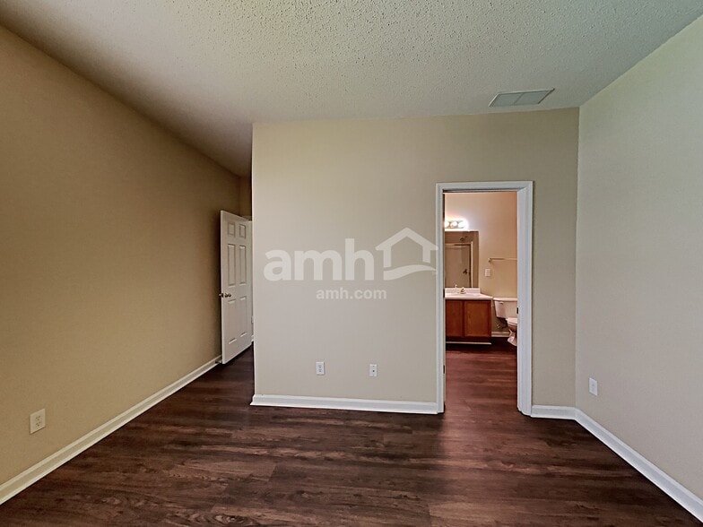 Building Photo - 2006 Farm Hill Ct