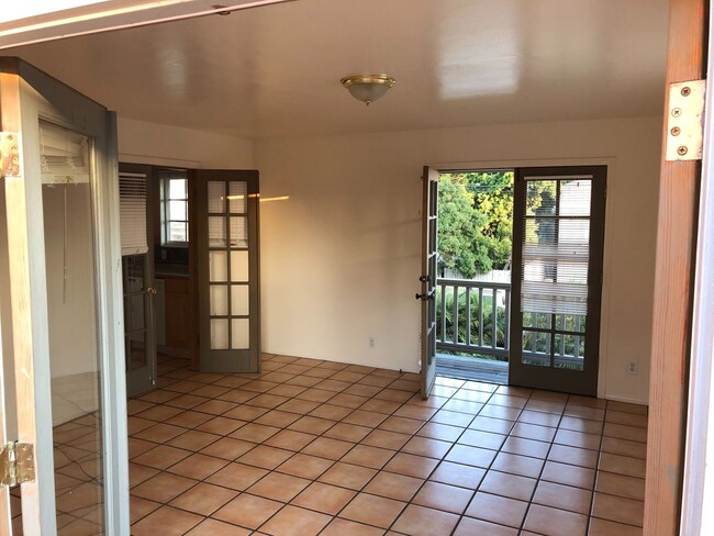 Building Photo - 6636 Del Playa Dr