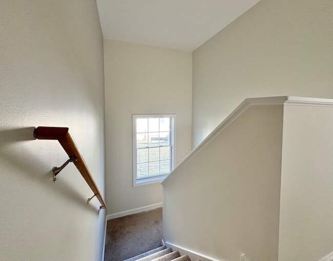 Building Photo - 10 Rockfield Dr