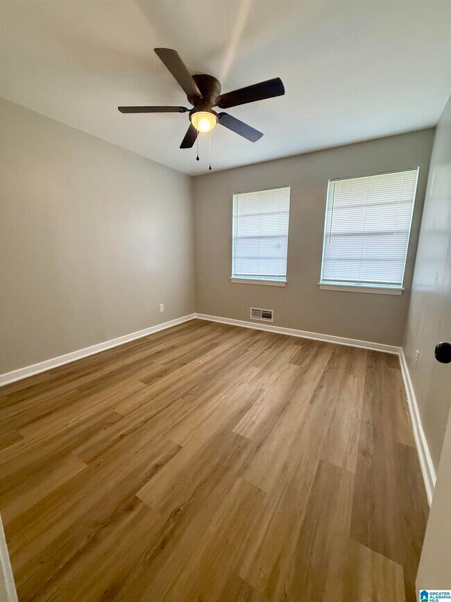 Building Photo - 809 Fairfax Dr
