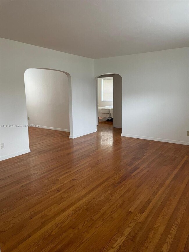 Building Photo - 520 SW 10th St