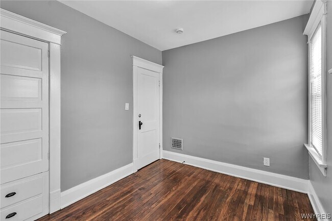 Building Photo - 49 Virgil Ave