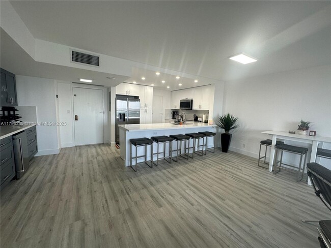 Building Photo - 3800 S Ocean Dr