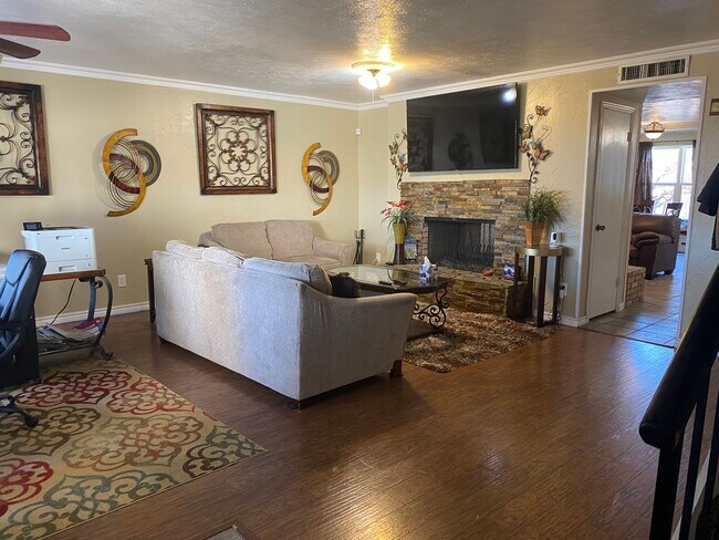 Building Photo - 5612 Marina Dr