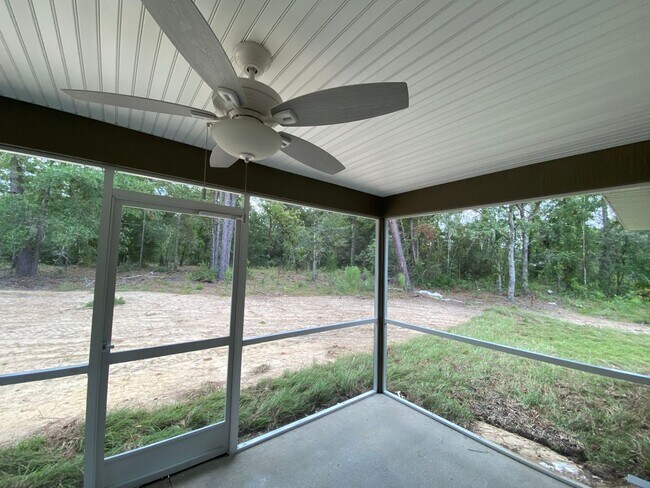 Building Photo - Custom Home - Desirable SE Ocala Neighborh...