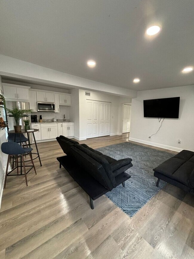 Building Photo - Beautiful Spacious Stylish near Busch Gardens at Crenshaw