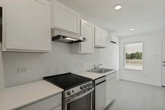 Building Photo - 1037 Bishop Creek Dr