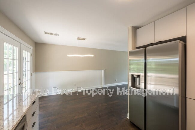 Building Photo - 2369 Brenda Dr SE