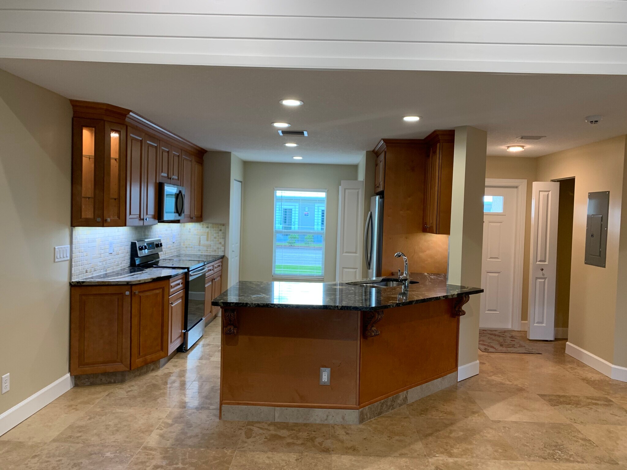 Building Photo - 926 NW Spruce Ridge Dr