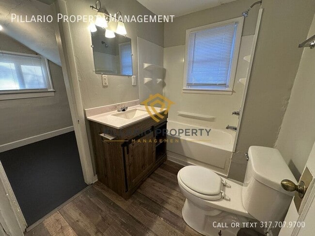 Building Photo - 28 N LaSalle-