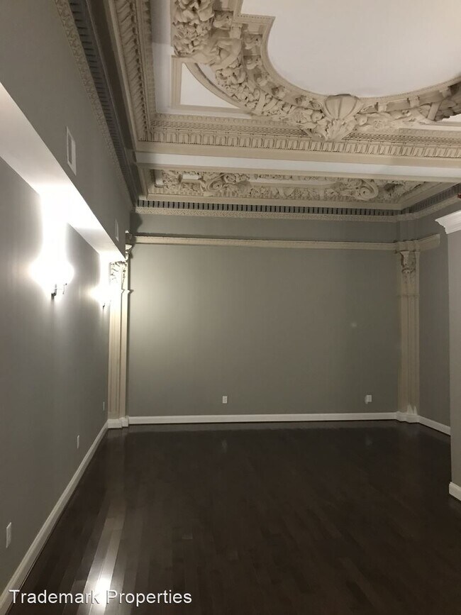 Building Photo - 208-210 E Redwood St