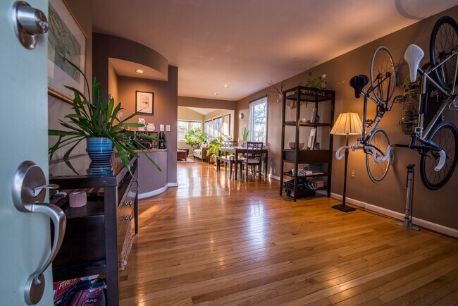 Building Photo - Immaculate 3 Bedroom SFH in Owings Mills!