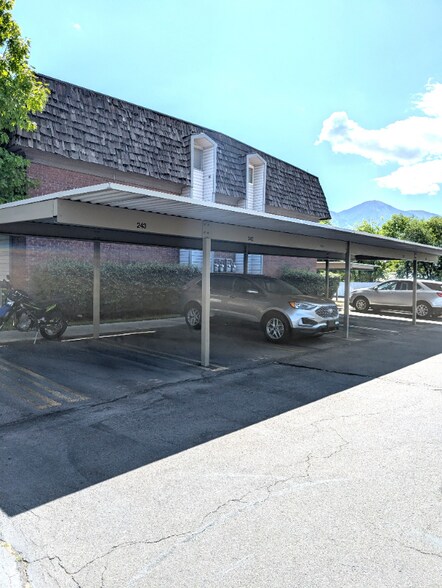 Building Photo - 1643 Willowbrook Dr