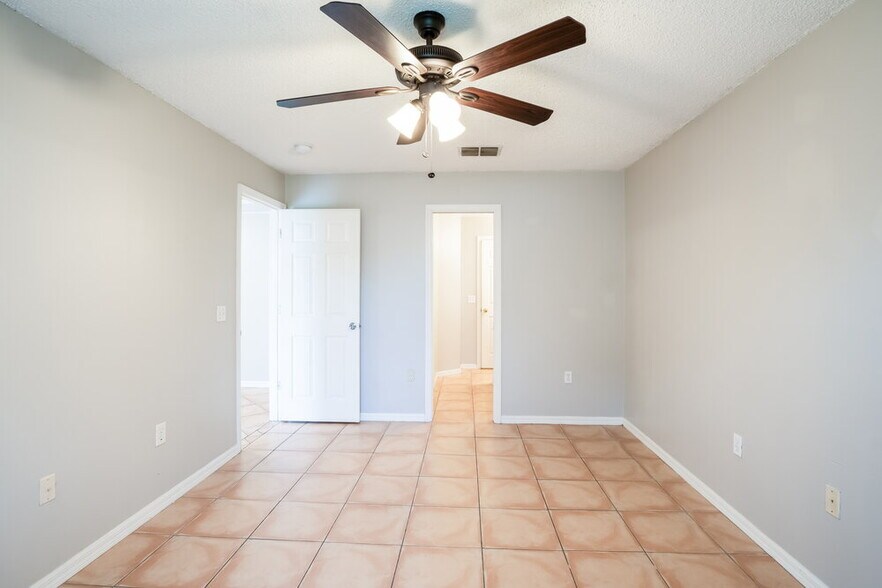 Building Photo - 4212 Stonefield Dr