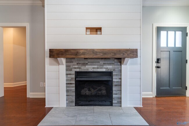 Building Photo - 525 W Mossyleaf Dr SW