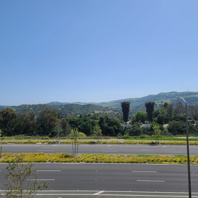 Building Photo - 1200 Lasso Way