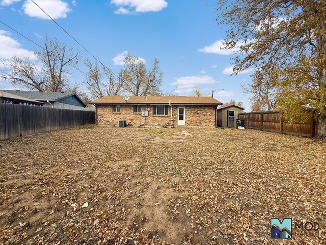 Building Photo - $0 DEPOSIT OPTION. CHARMING BRICK RANCH WITH FINISHED BASEMENT ON LARGE CORNER LOT NEAR DOWNTOWN ...