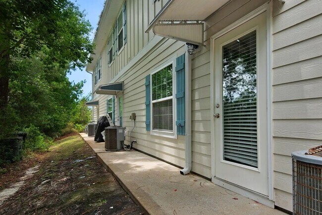 Building Photo - 17 W Shady Oaks Ln