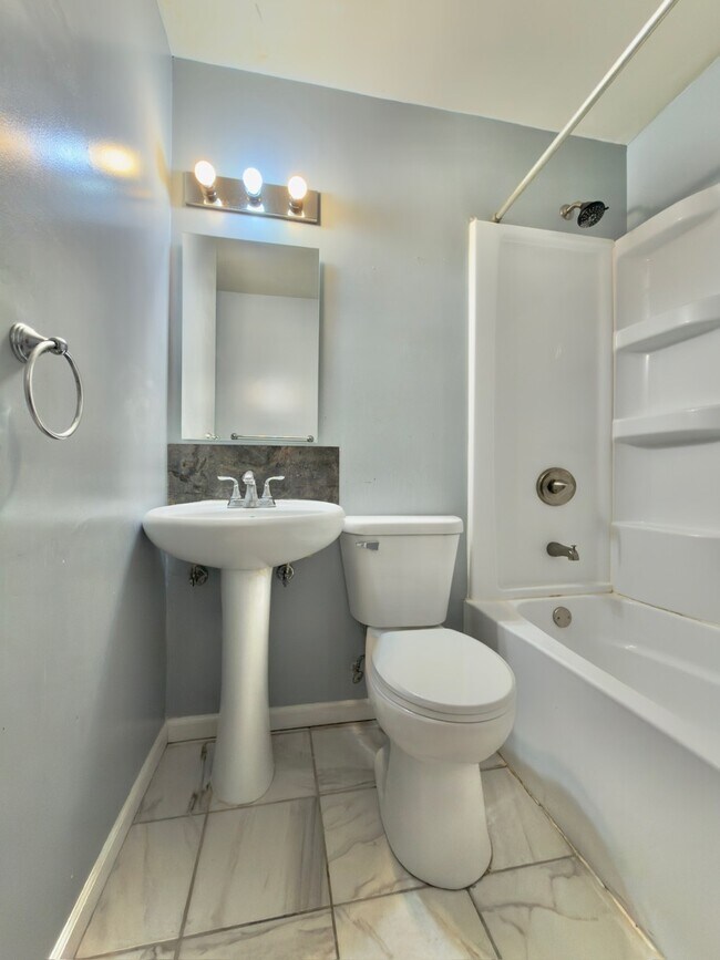 Building Photo - 2312 Ridge Ave