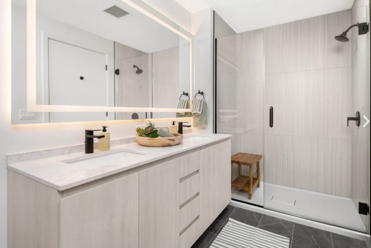 Building Photo - 1390 W Randolph St