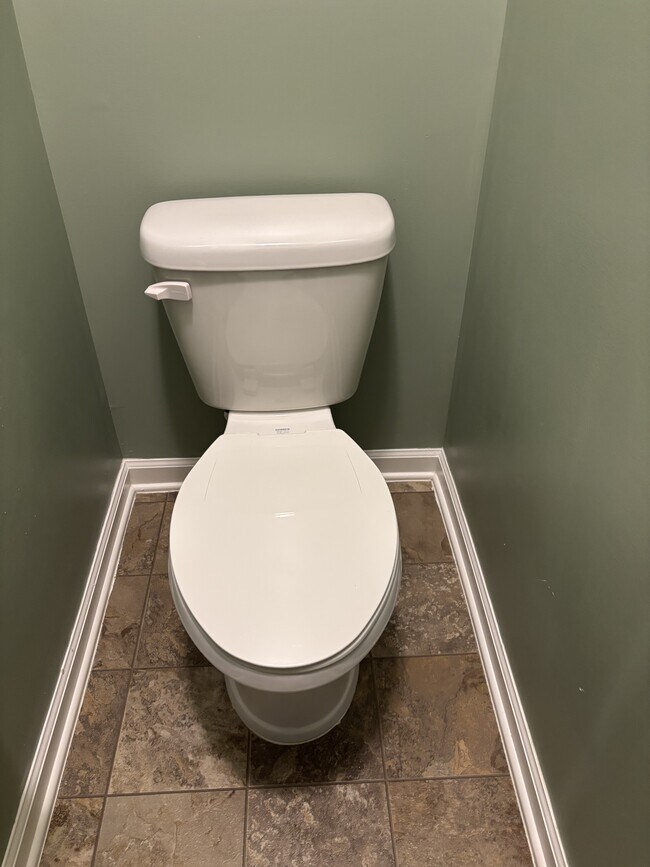 Building Photo - 145 Relict Dr