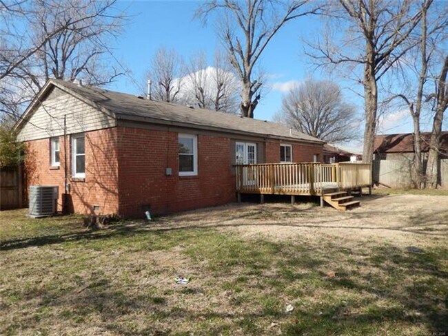 Building Photo - Brookside Bungalow!