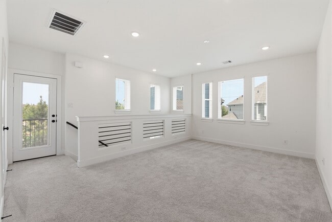 Building Photo - 15155 Colorado Bnd Pk Dr