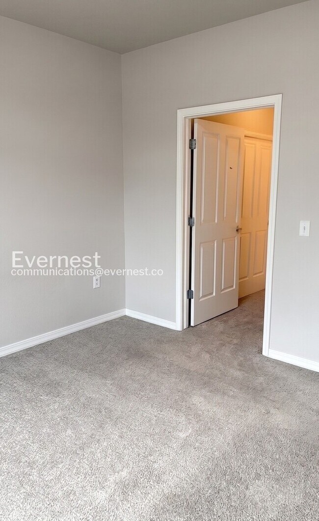 Building Photo - 3 Bed & 2 Bath Condo in Fort Collins / Coming Soon!