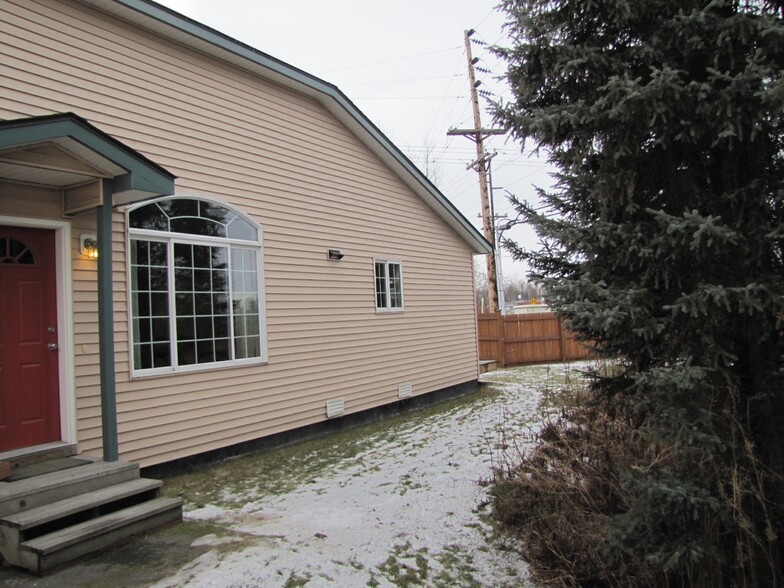 Building Photo - 6051 Spruce Meadows Loop